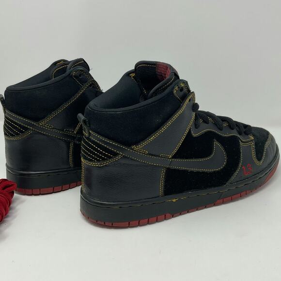2004 Nike SB Dunk High Unlucky 13 Black Red 305050-001 Size US 9.5 - Picture 9 of 12